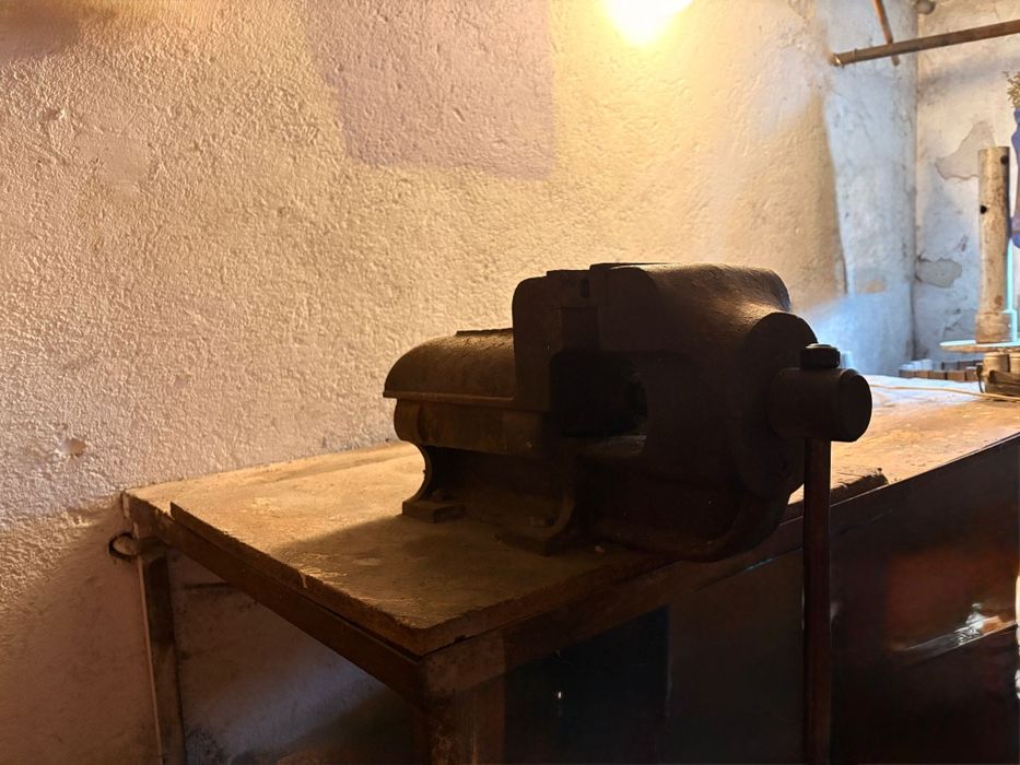 Vând banc cu menghina,polizo,și tesc