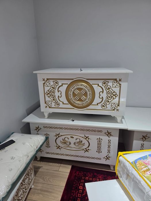 Продам новый белый сандык