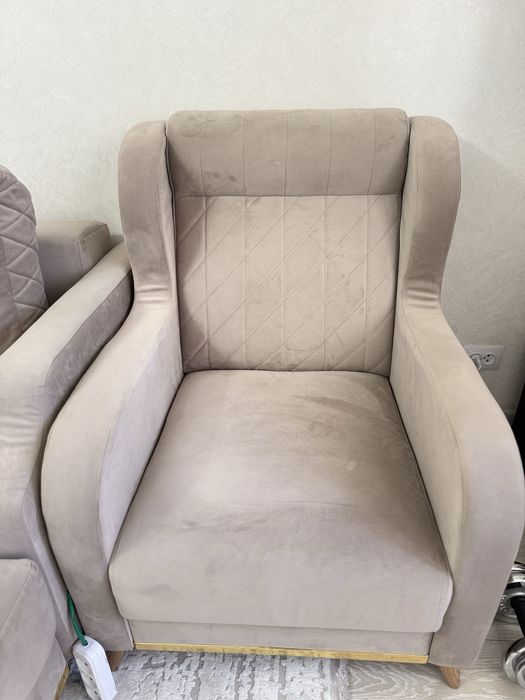 Продается Уголок отдыха диван + 2 кресла