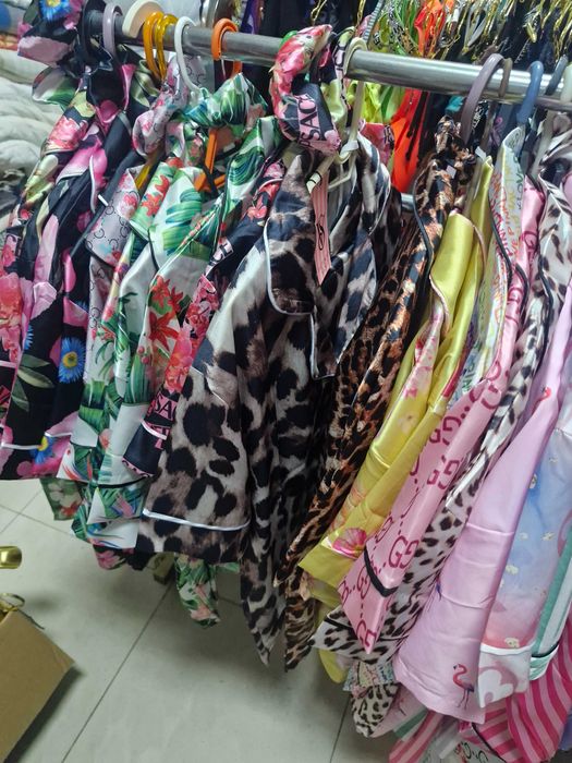 Продават се пижами Victoria's Secret