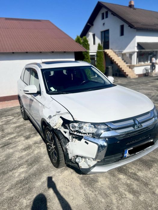 Mitsubishi Outlander 7 locuri, avariat, AVARIATE