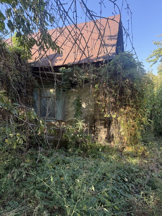Участок в центере талгара с рекой