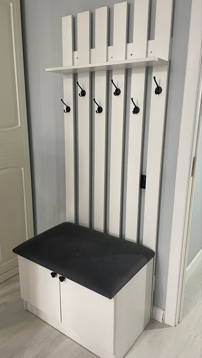 Вешалка с тумбочкой для прихожей