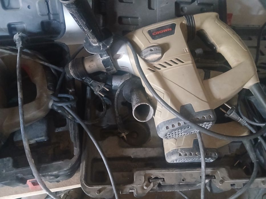 Продам перфоратор макс