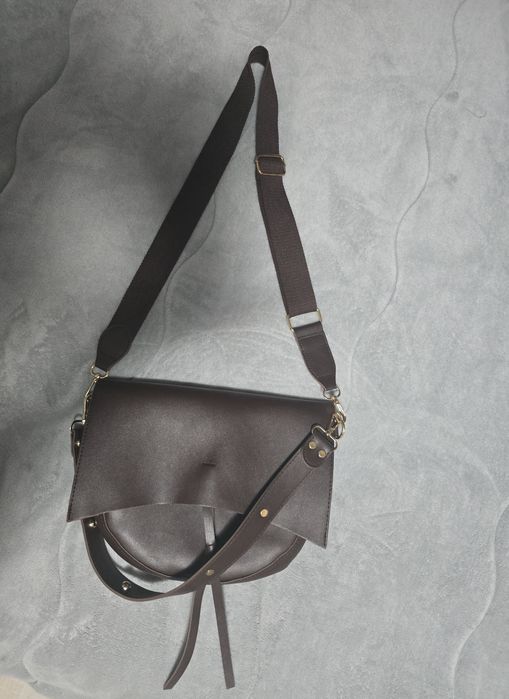 Кафява дамска чанта с несесер