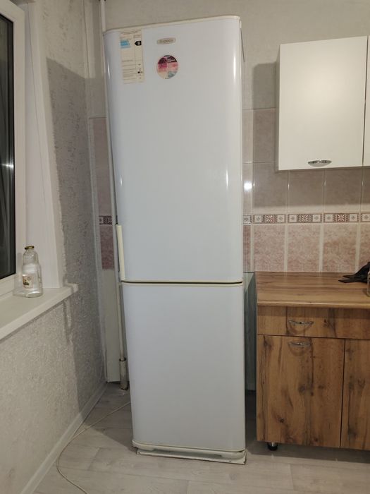 Продам рабочий холодильник