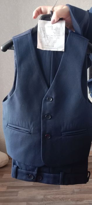 Продам костюм тройка