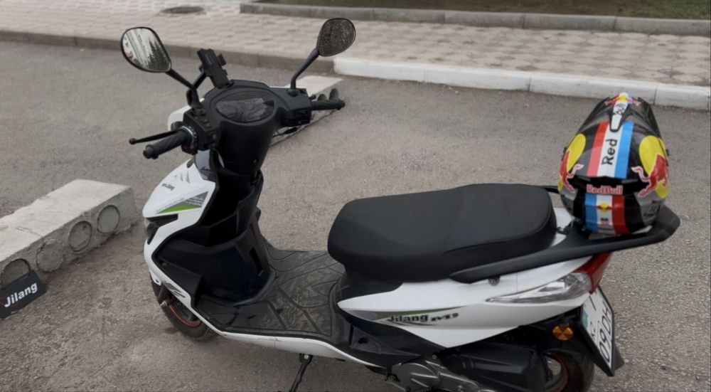 Продам момед м8 jiilang