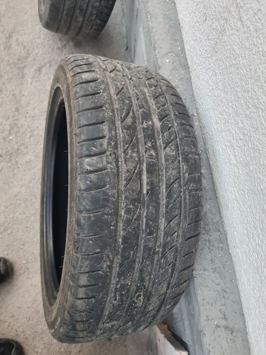 Продам 3 резины в хорошем состоянии