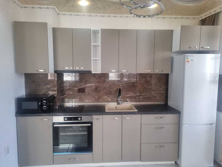 Дава се под наем Тристаен апартамент в Пловдив, Кършияка - 92 кв.м за 648.21 € - Снимка #1