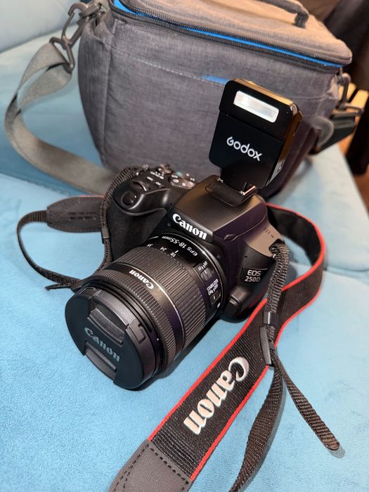 НОВ! Фотоапарат Canon EOS 250D