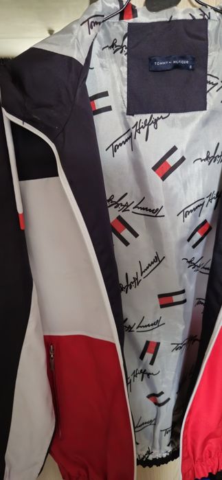 Продам ветровку  подрастковую