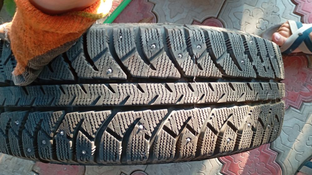 Продам 4 б/у шины 195/65 R15