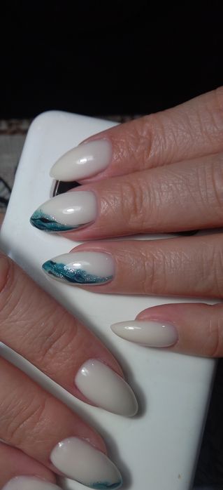 Маникюр,  педикюр,  наращивание ногтей,  прокол ушей