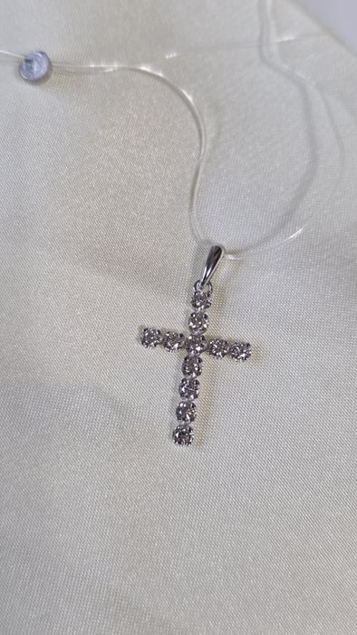 Крестик с натуральными бриллиантами новый