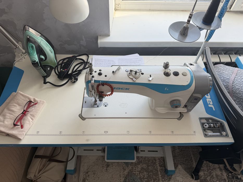 Швейная машина jack f4