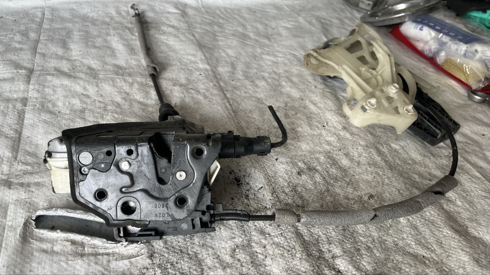 Audi Q7 2006- ключалка предна лява врата