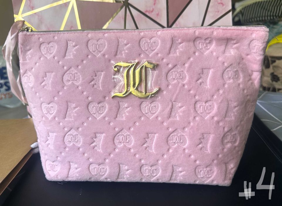Оригинал JUICY COUTURE Розова Велурена Козметична Чанта/Несесер Голяма НОВИ с Етикет Избери!