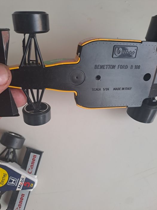 Vand machete burago 1/24