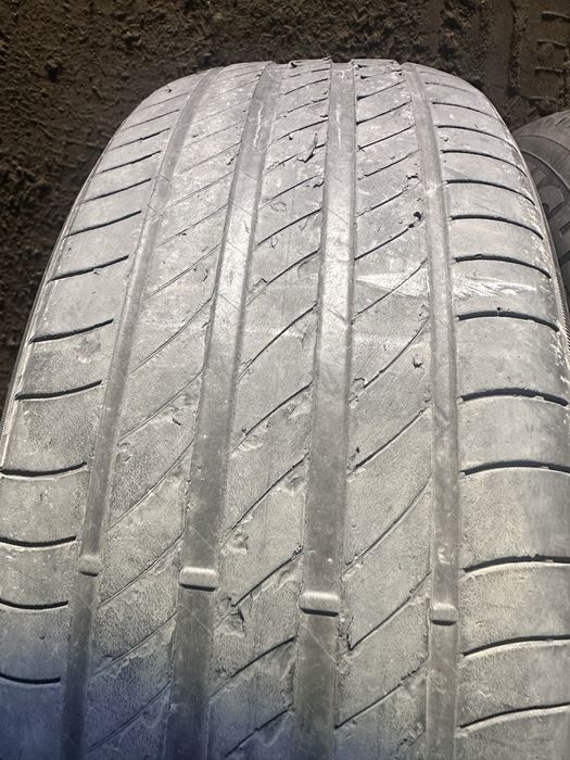 Шины 215/65R17 (4шт)