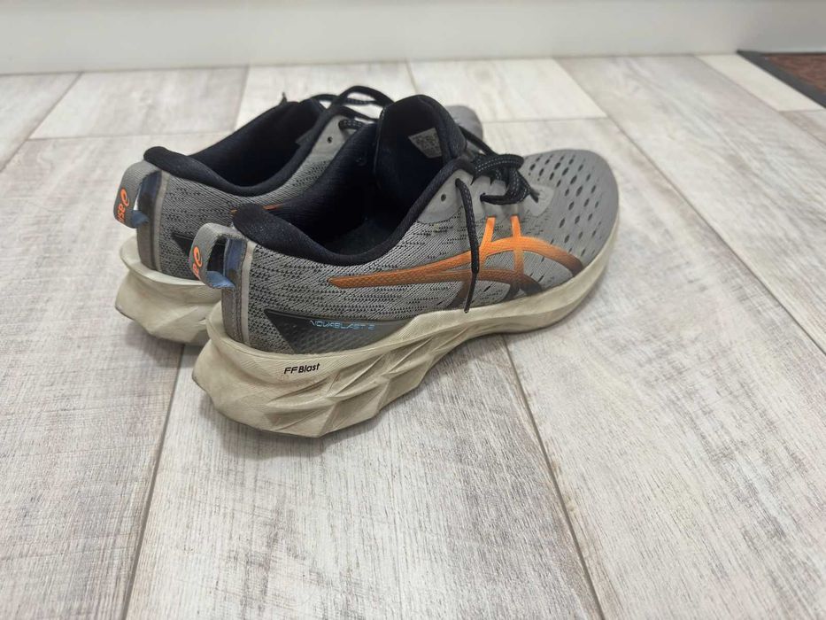 ASICS Novablast 2