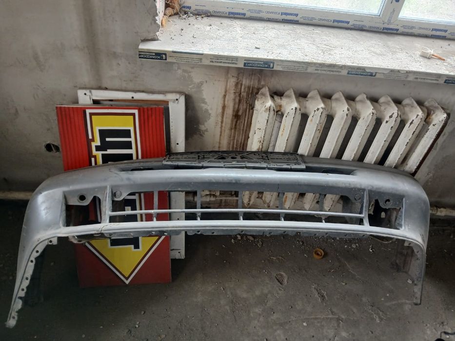 Продается запчасти на Мазду 626