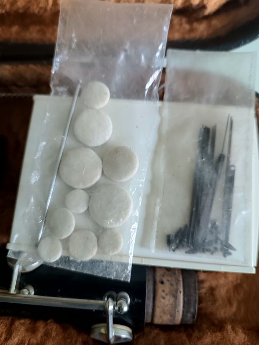 Продаетса Кларнет профисоналнийалний деревяний