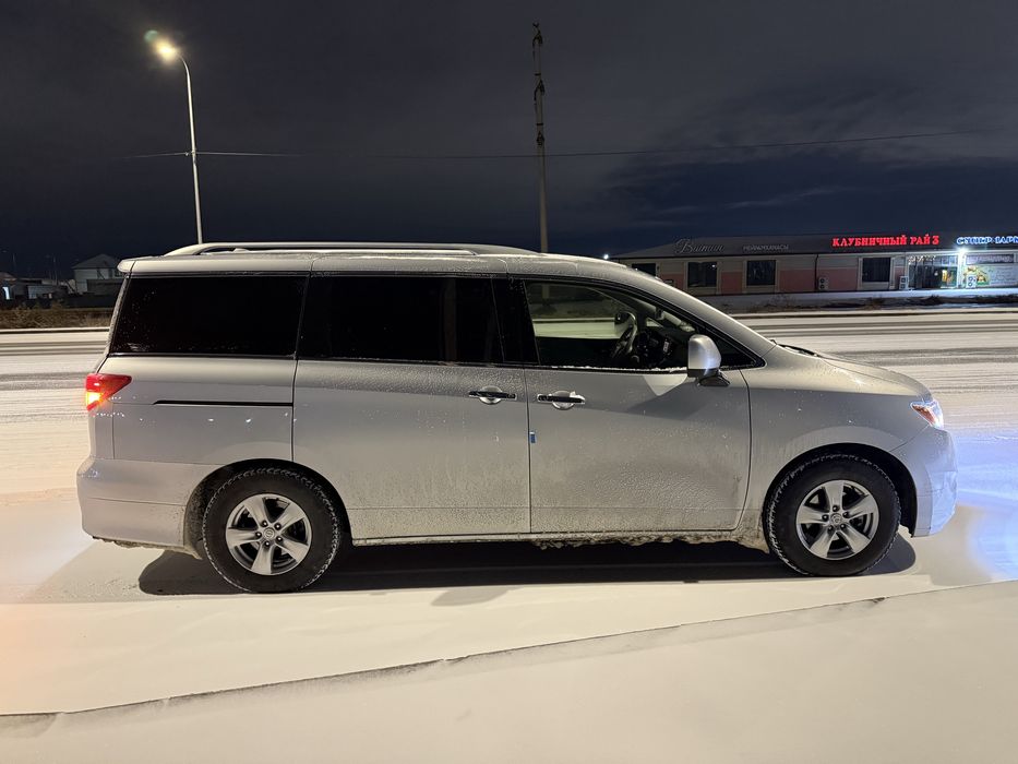 Машина Nissan quest