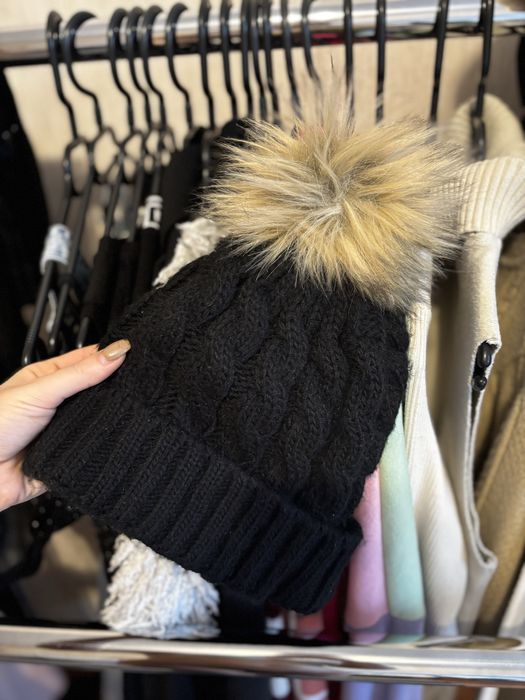 Зимни шапки и шалове