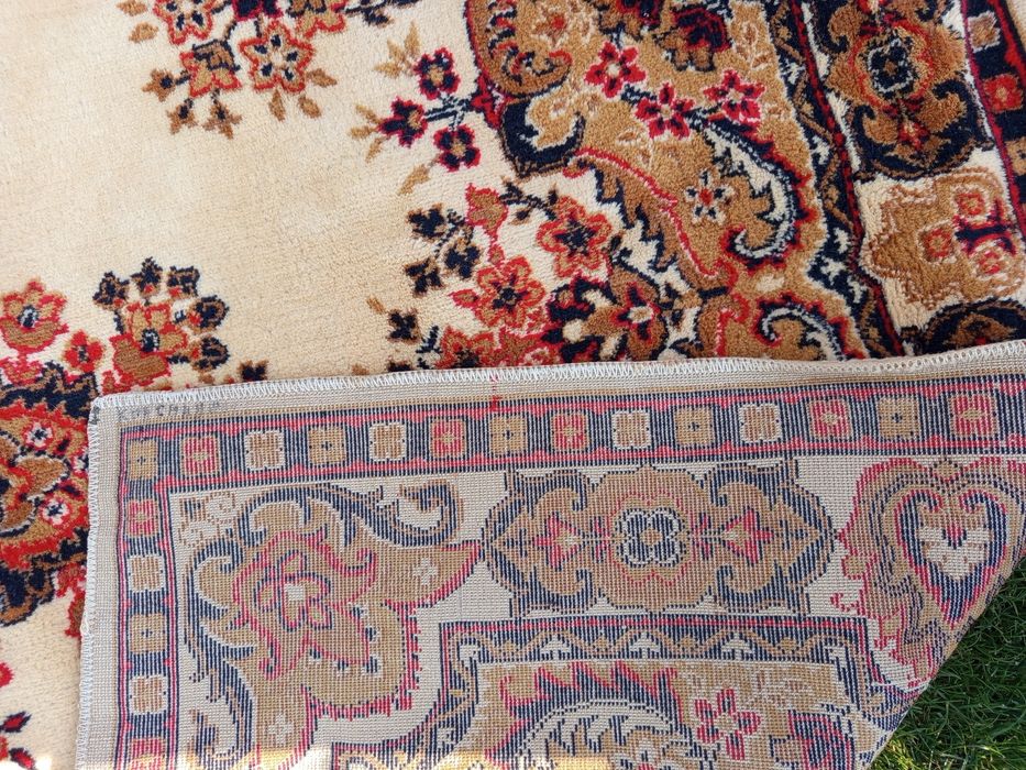 Продам шерстяные ковры.