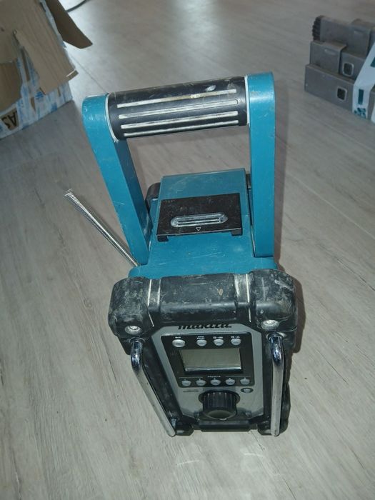 Radio șantier Makita – compatibile LXT 18V – perfecte pentru șantier