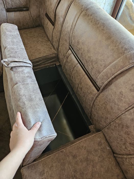 Ugalok divan sotiladi