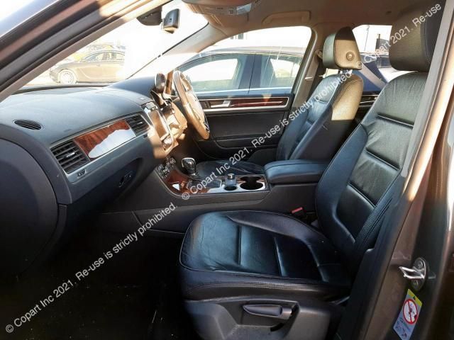 Dezmembrez Volkswagen VW Touareg generatia 2 7P [2010 - 2014] Crossover 3.0 TDI Tiptronic 4Motion (