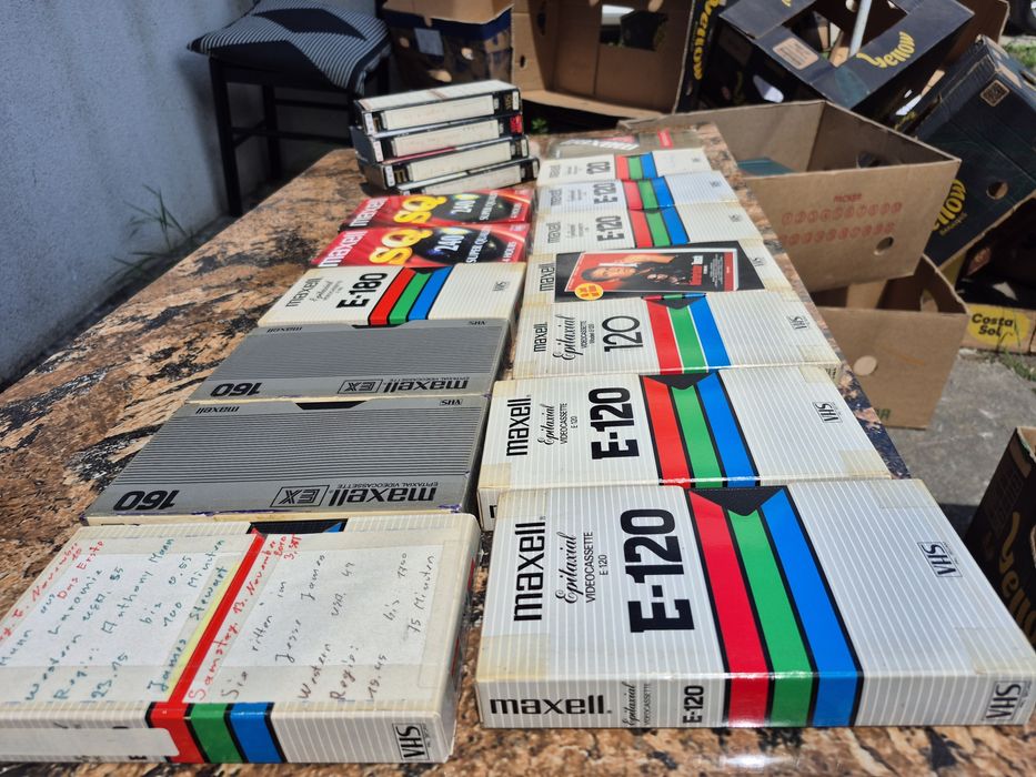 Vând Lot 30 casete video VHS originale Maxell de 120-160-180-240 minute cu filme diferite genuri