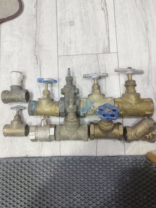 Продам краны бронзовые