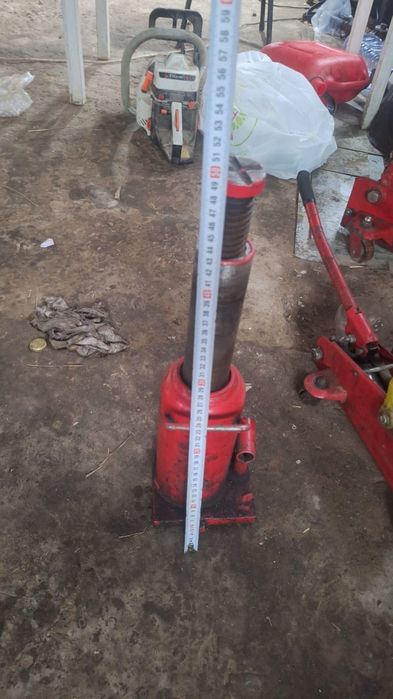 Продам домкрат бутылочный