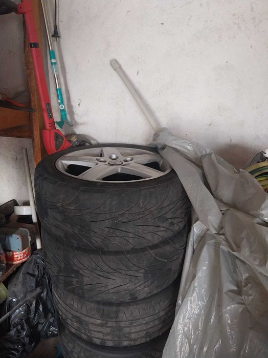 Алуминиеви джанти с гуми