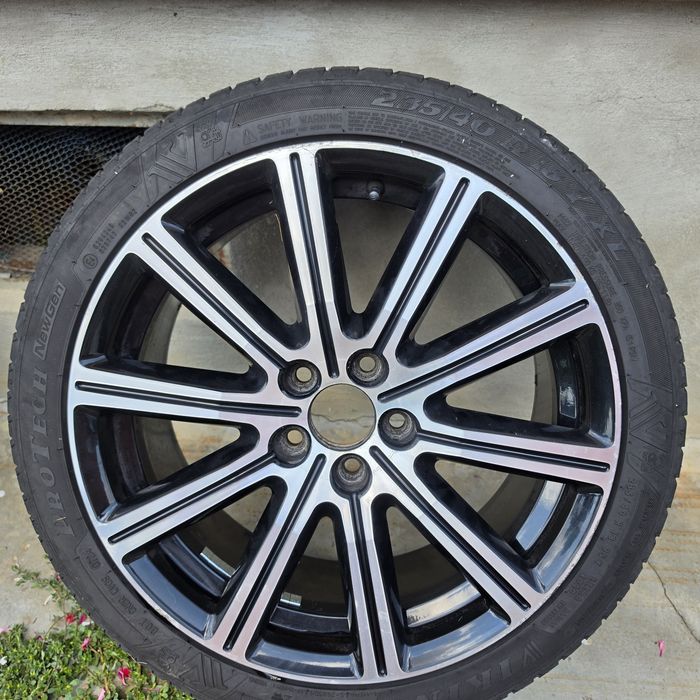 Jante volvo v 60 cu anvelope 235/40R18+ Capcele centrale originale volvo