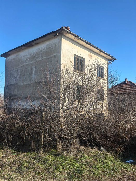 Масивна къща на 3 етажа