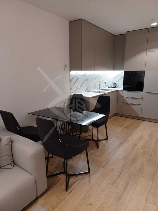 Дава се под наем Тристаен апартамент в Пловдив, Коматевски възел - 100 кв.м за 797.64 € - Снимка #1