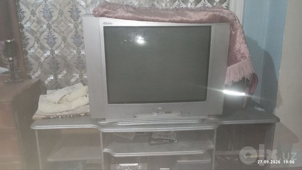 Телевизор с подставкой