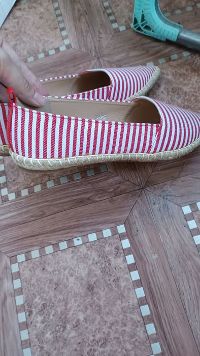 Продам новые летние балетки