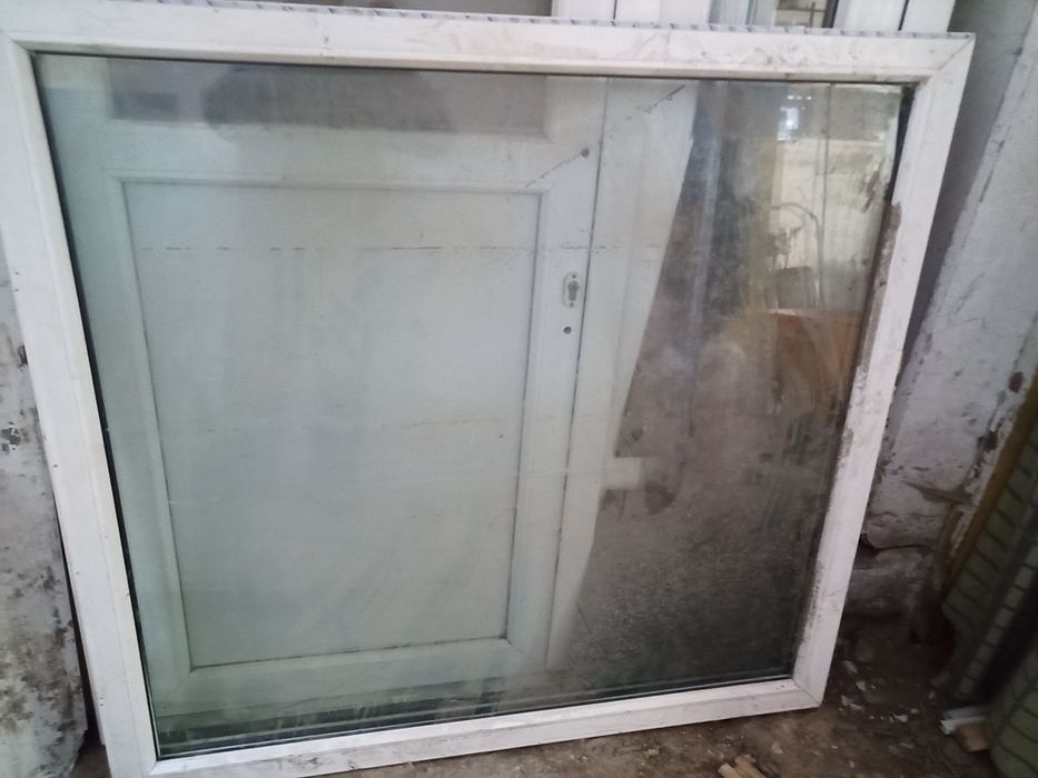 Продам балконную дверь