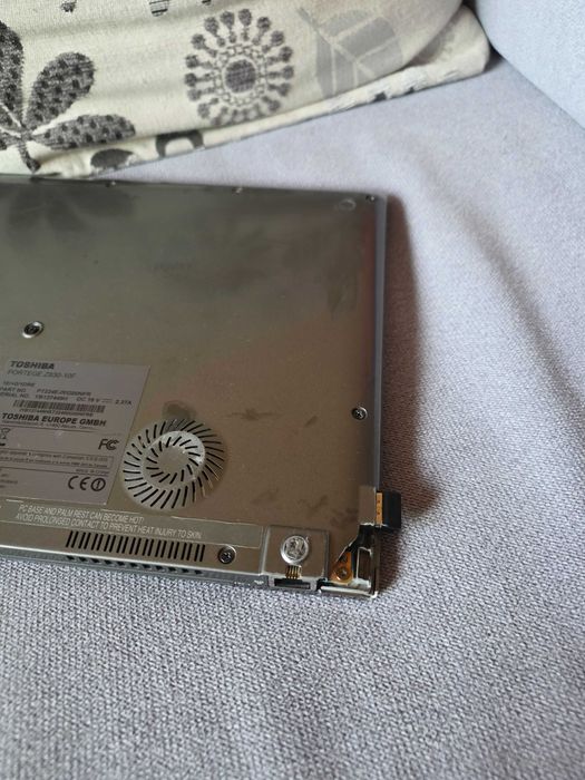 Interfata cu laptop Toshiba Z830  cu procesor I5-2,7gb cu RAM DDR3-6gb