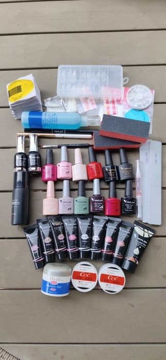 Kit manichiură, produse venalisa, polygeluri, oje semipermanente, pensule, accesorii