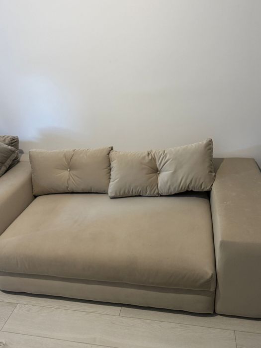 Vand canapea in stare perfecta