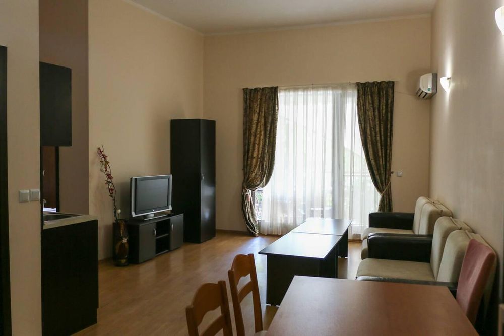 Продава се Тристаен апартамент в Созопол - 140 кв.м за 1079 €/кв.м - Снимка #2