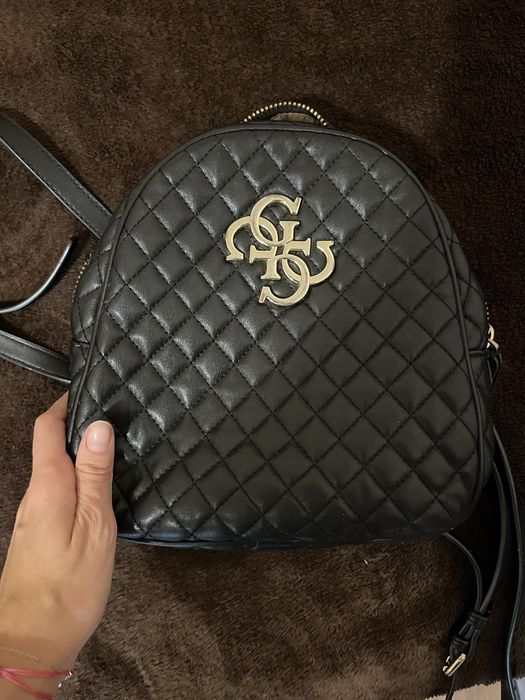 Черна чанта на Guess