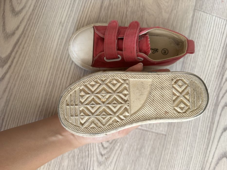 Продам кеды для девочек