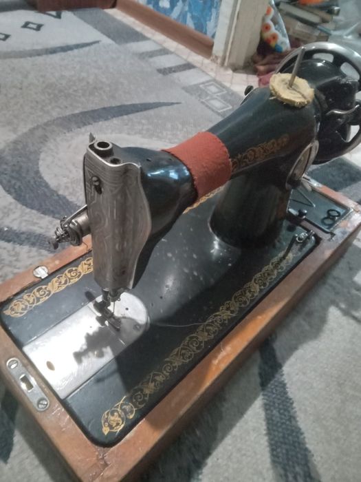 Продам советскую швейную машинку